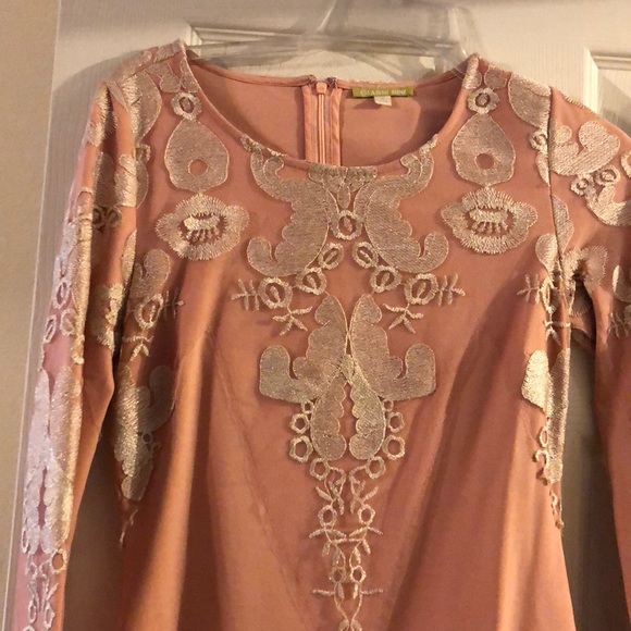 Beautiful dress 💕 COLOR IS TAN WITH PEACH - Picture 2 of 4
